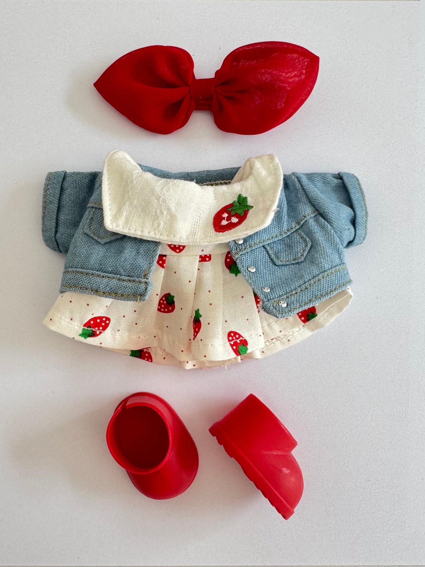 Labubo Clothing Keychain Labubo Clothes Denim jacket + strawberry skirt + hair bow Macaron Clothes for Labubo