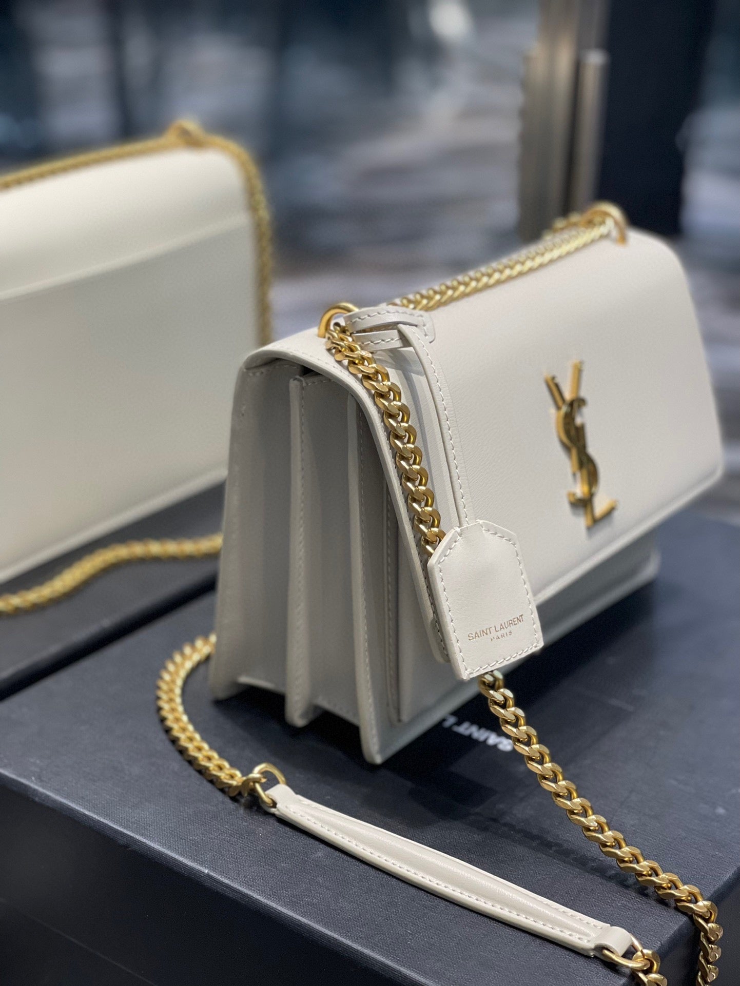 luxury Medium Sunset Bag 22 White Lambskin Gold Tone 22 x 16 x 8cm