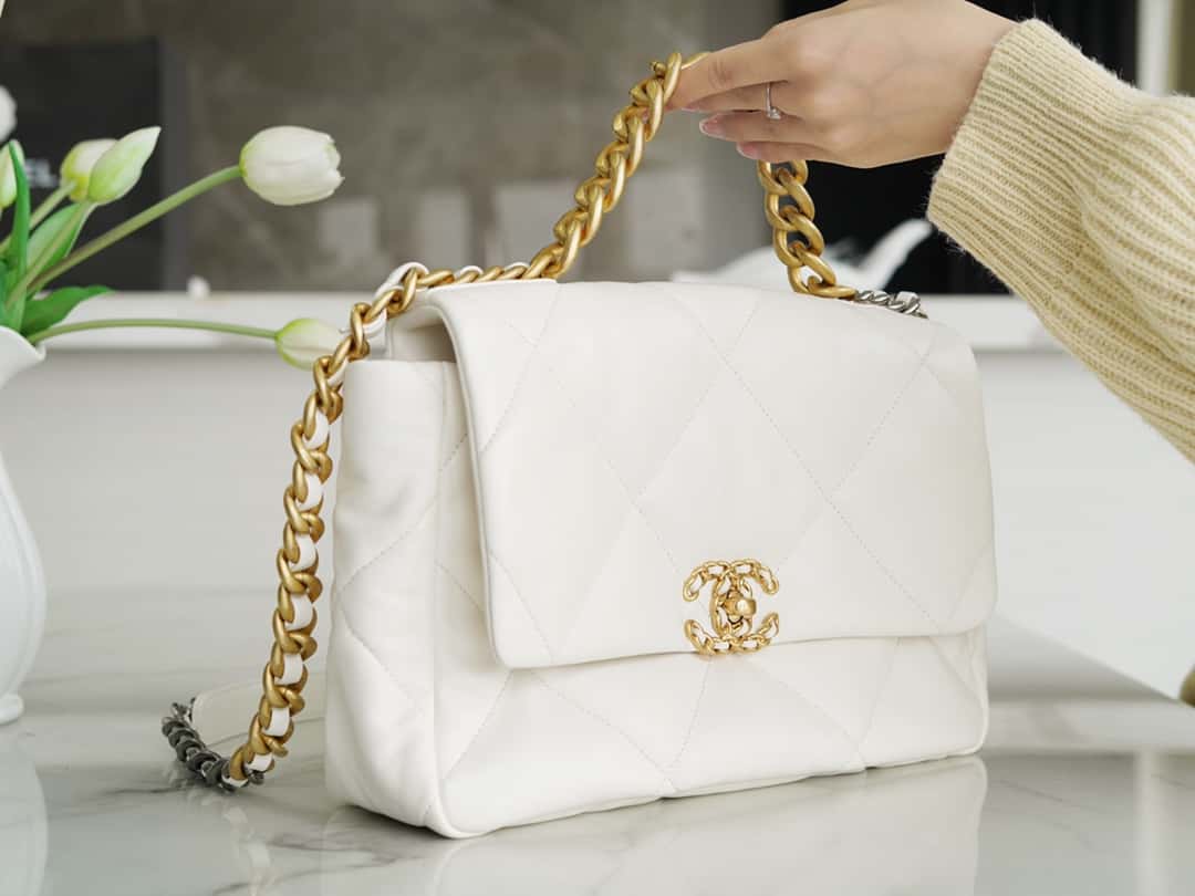 luxury 19 Large Handbag Lambskin Gold AS1161 White