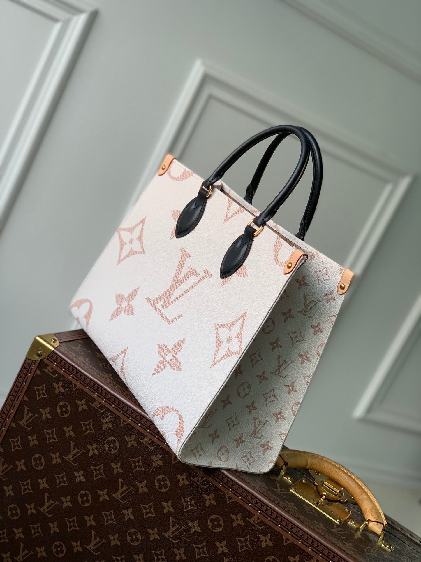 Luxury Onthego MM Tote Bag Monogram Dune Cruise 35 x 27 x 14 cm