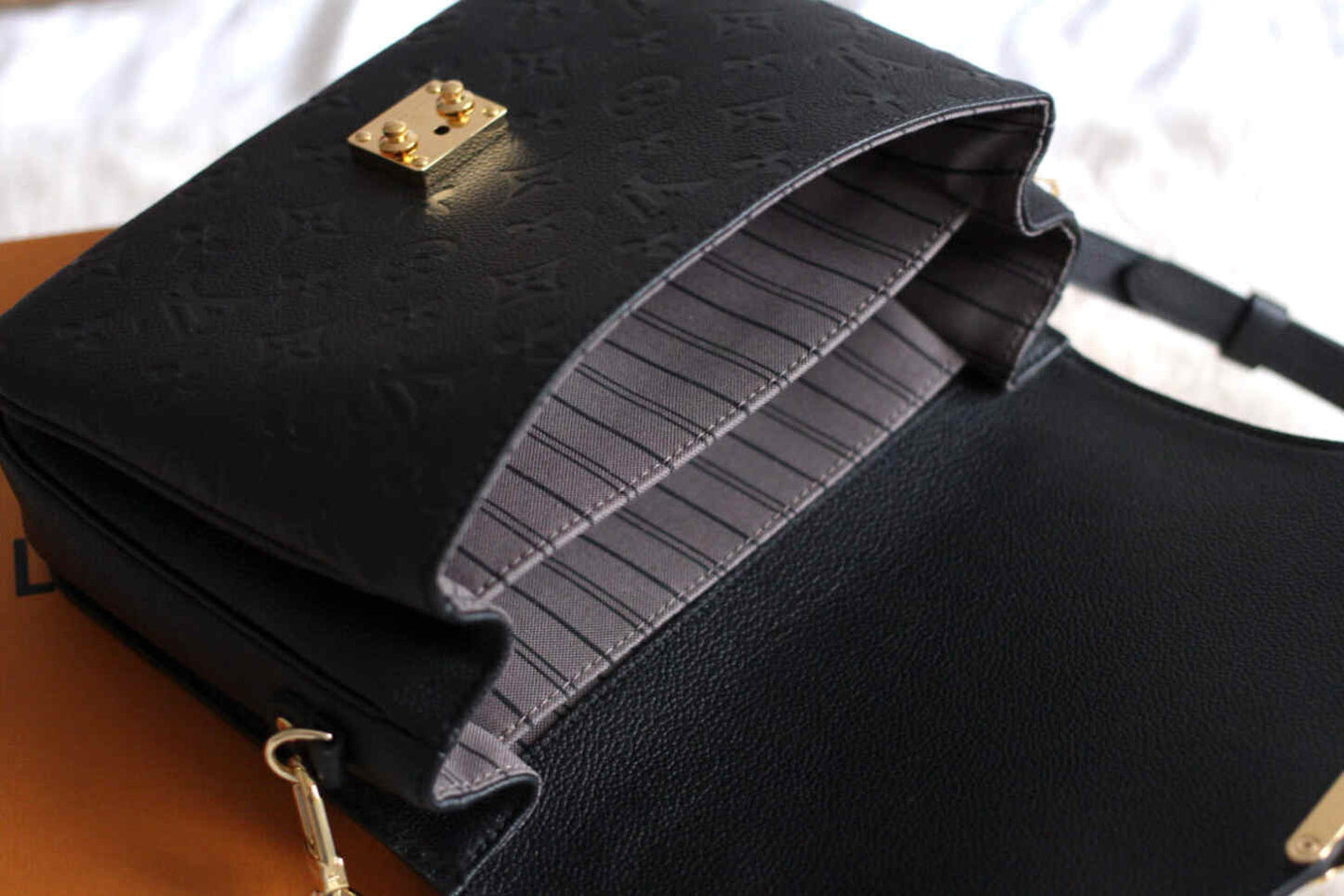 Luxury Pochette Metis Bag