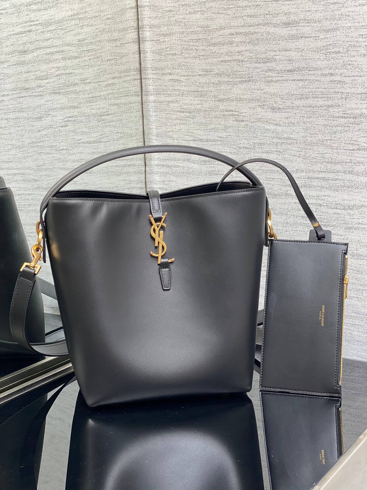 luxury Le 37 In Black Shiny Leather - 20 X 25 X 16 CM
