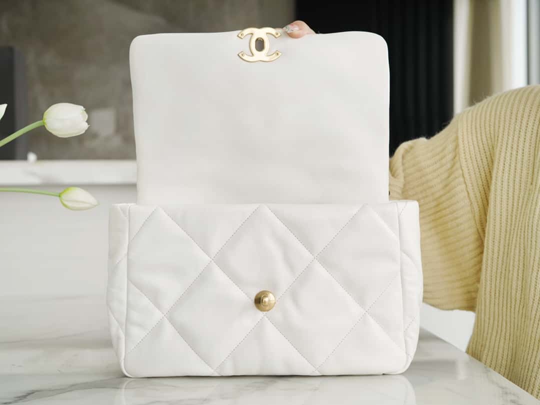 luxury 19 Large Handbag Lambskin Gold AS1161 White