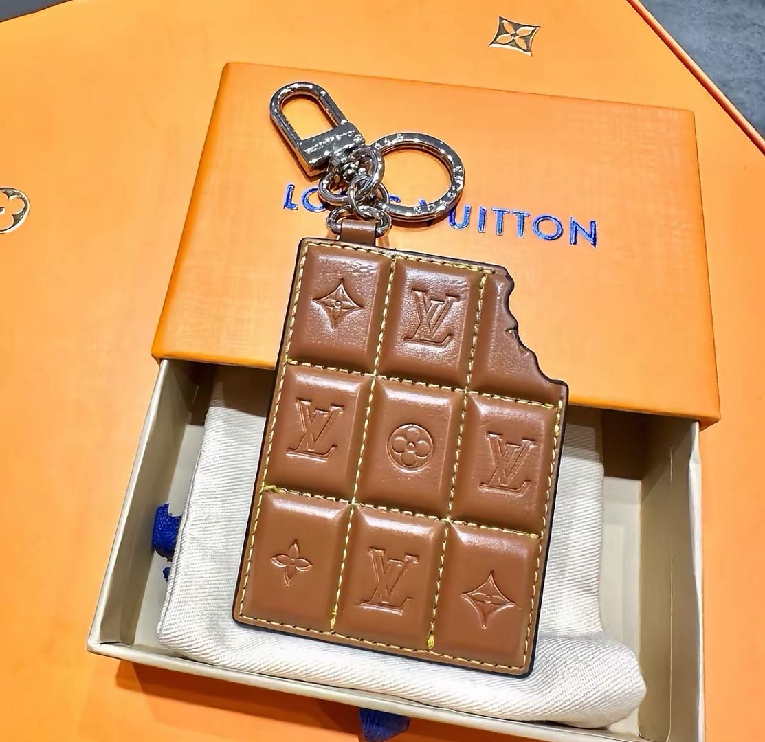 đ« L&V Chocolate - Style Leather Keychain & Bag Charm đ«
