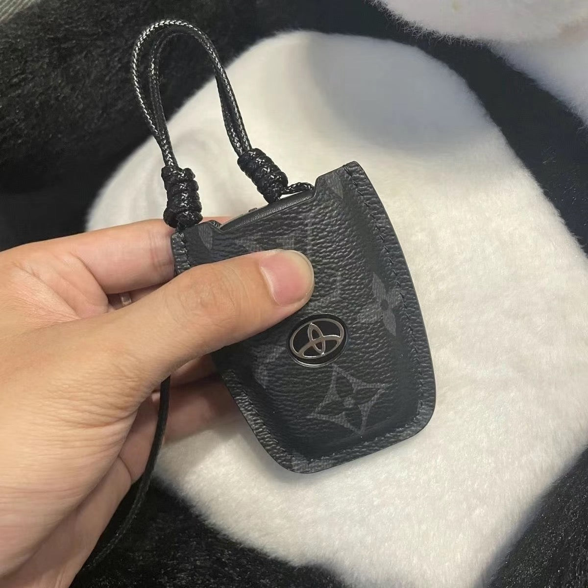Luxuriöse Smart-Key-Hülle aus Leder – Entwickelt für Audi, BMW, Benz und VW 🚗✨