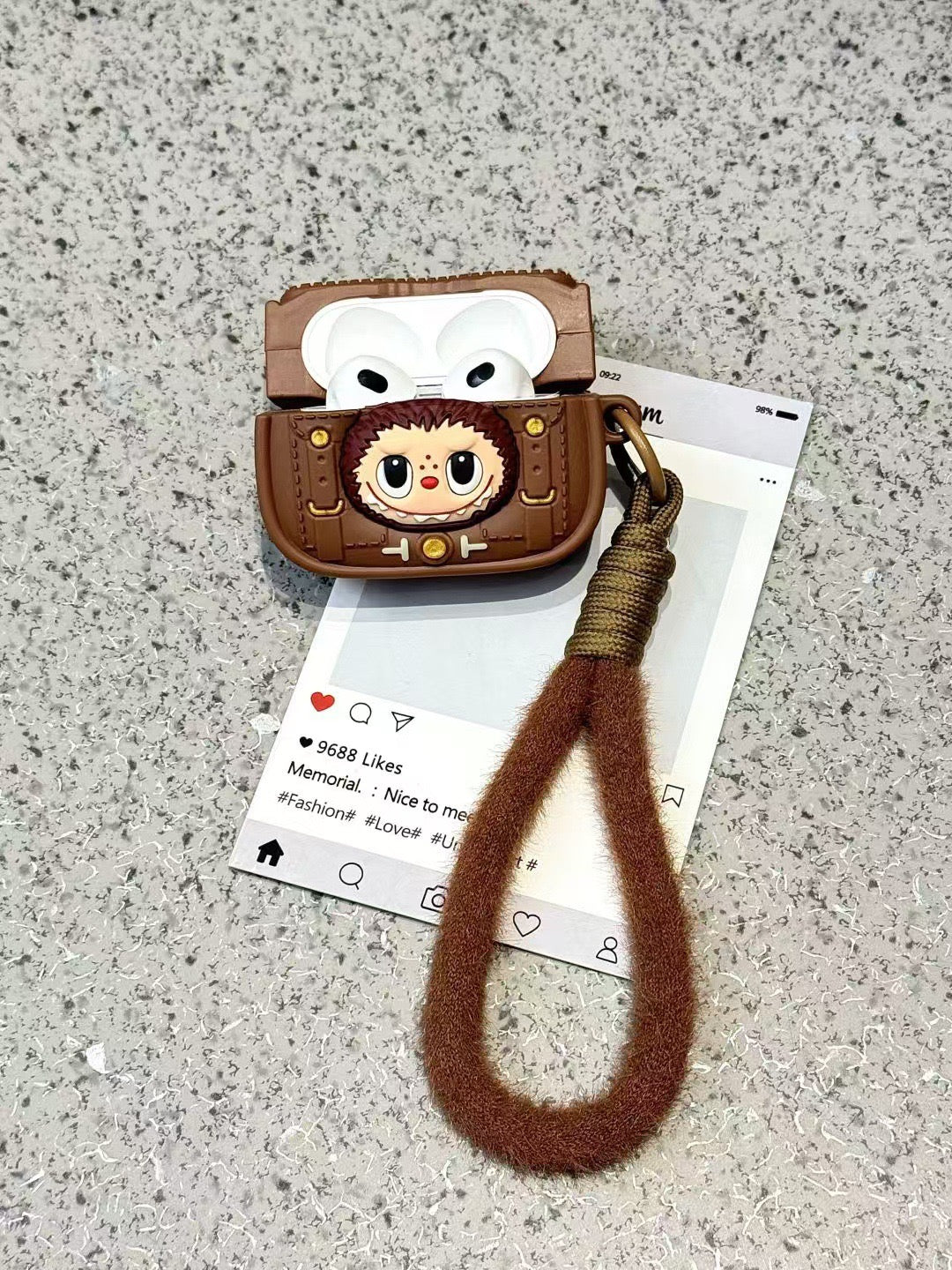 Αξιολάτρευτο & προστατευτικό περίπτερο AirPods Labubu