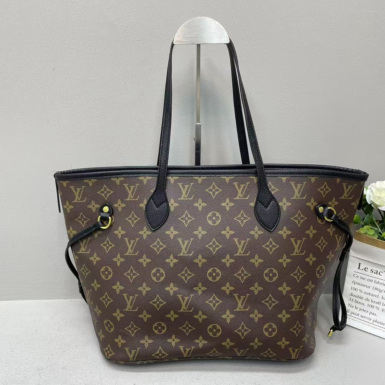 Elegant Large-Capacity Tote Bag