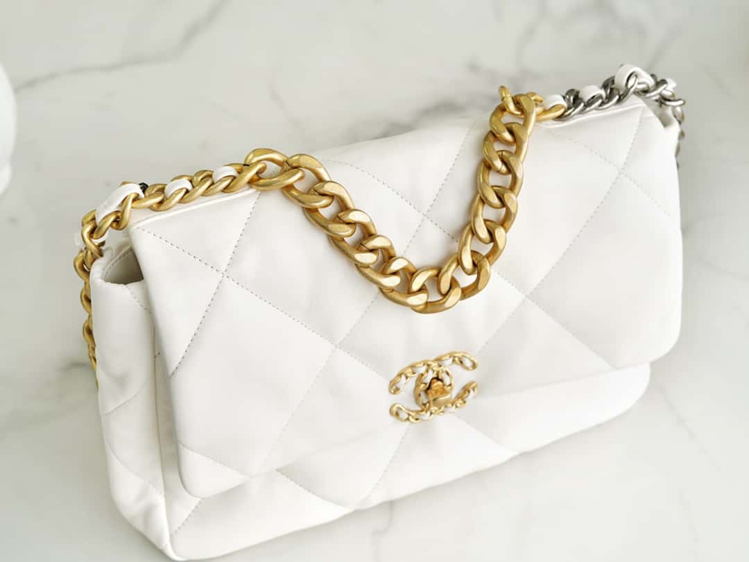 luxury 19 Large Handbag Lambskin Gold AS1161 White