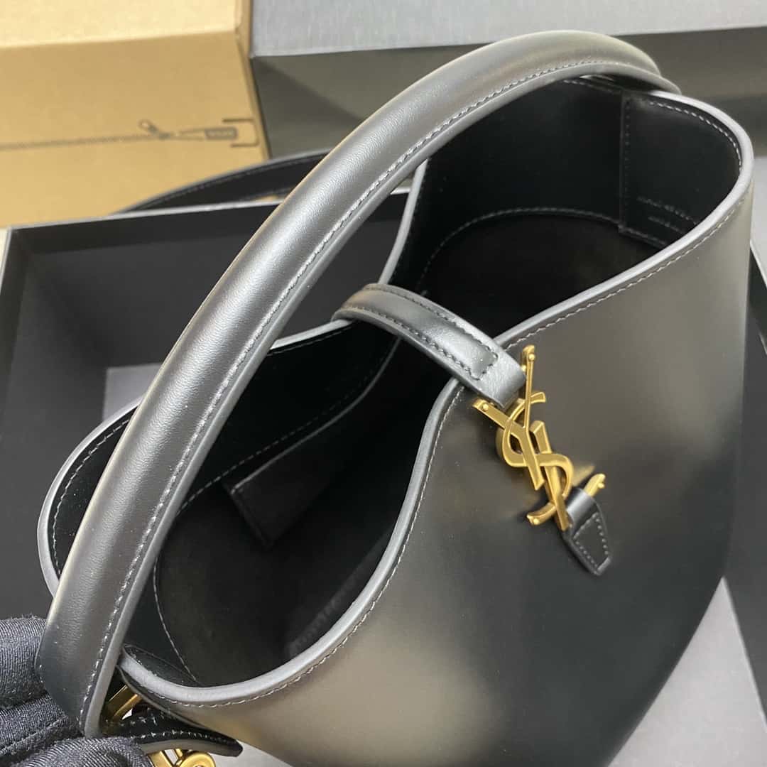Luxury NEW WAVE MULTI-POCHETTE Handbag