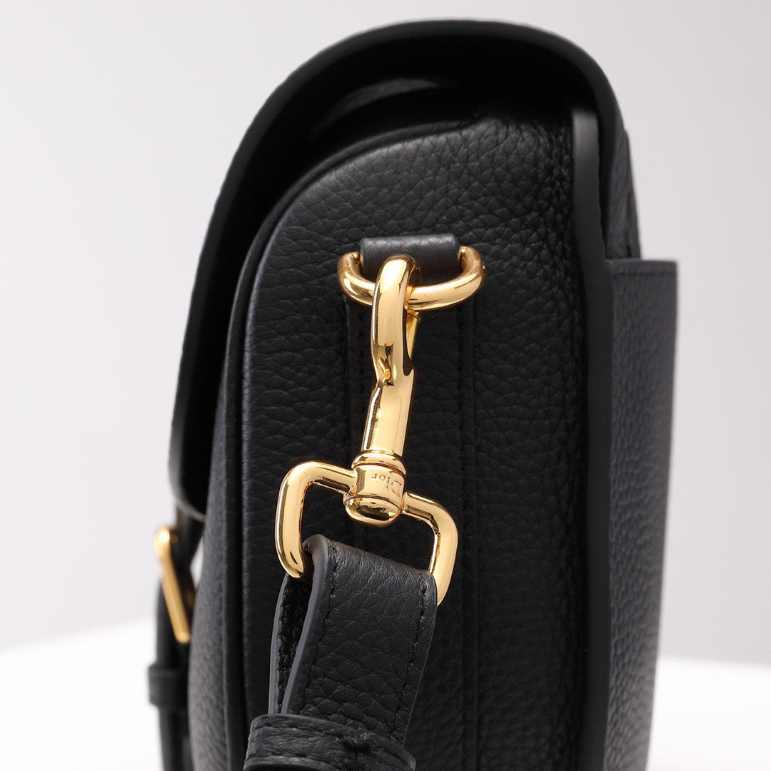 luxury Medium Bobby Bag Black M9319 size 22x6x17 cm