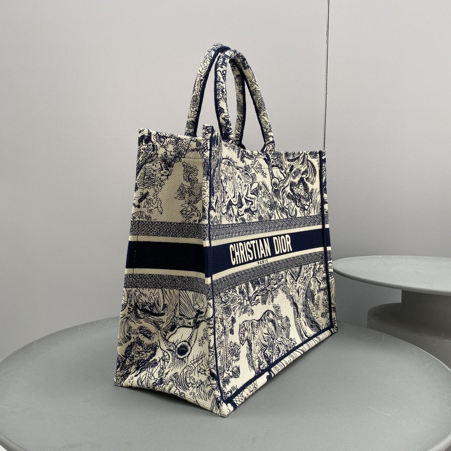 luxury Book Tote Large Blue Toile de Jouy Embroider - 42 x 35 x 18.5 cm