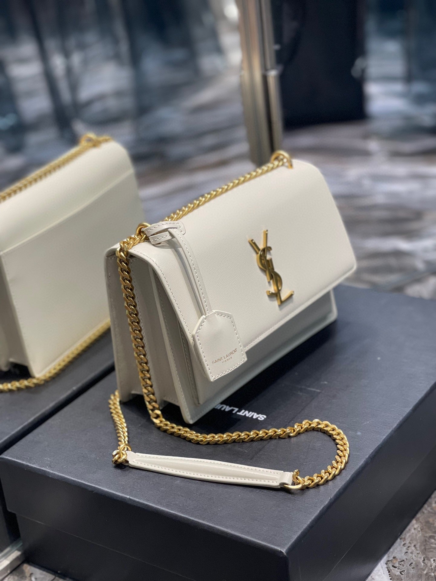 luxury Medium Sunset Bag 22 White Lambskin Gold Tone 22 x 16 x 8cm