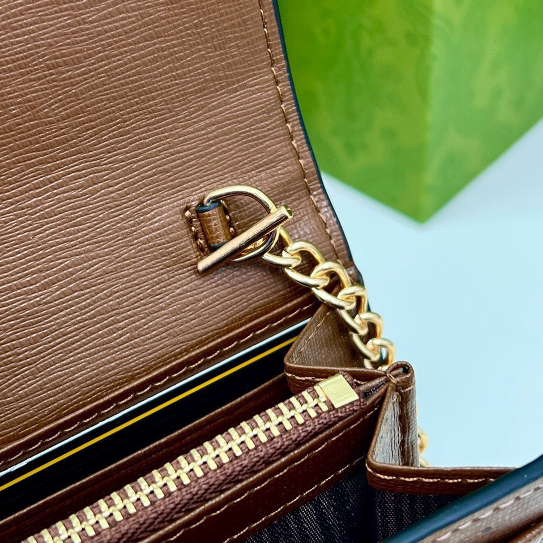 luxury Brown Saddle Buckle Handbag 19x10.5x3.5cm