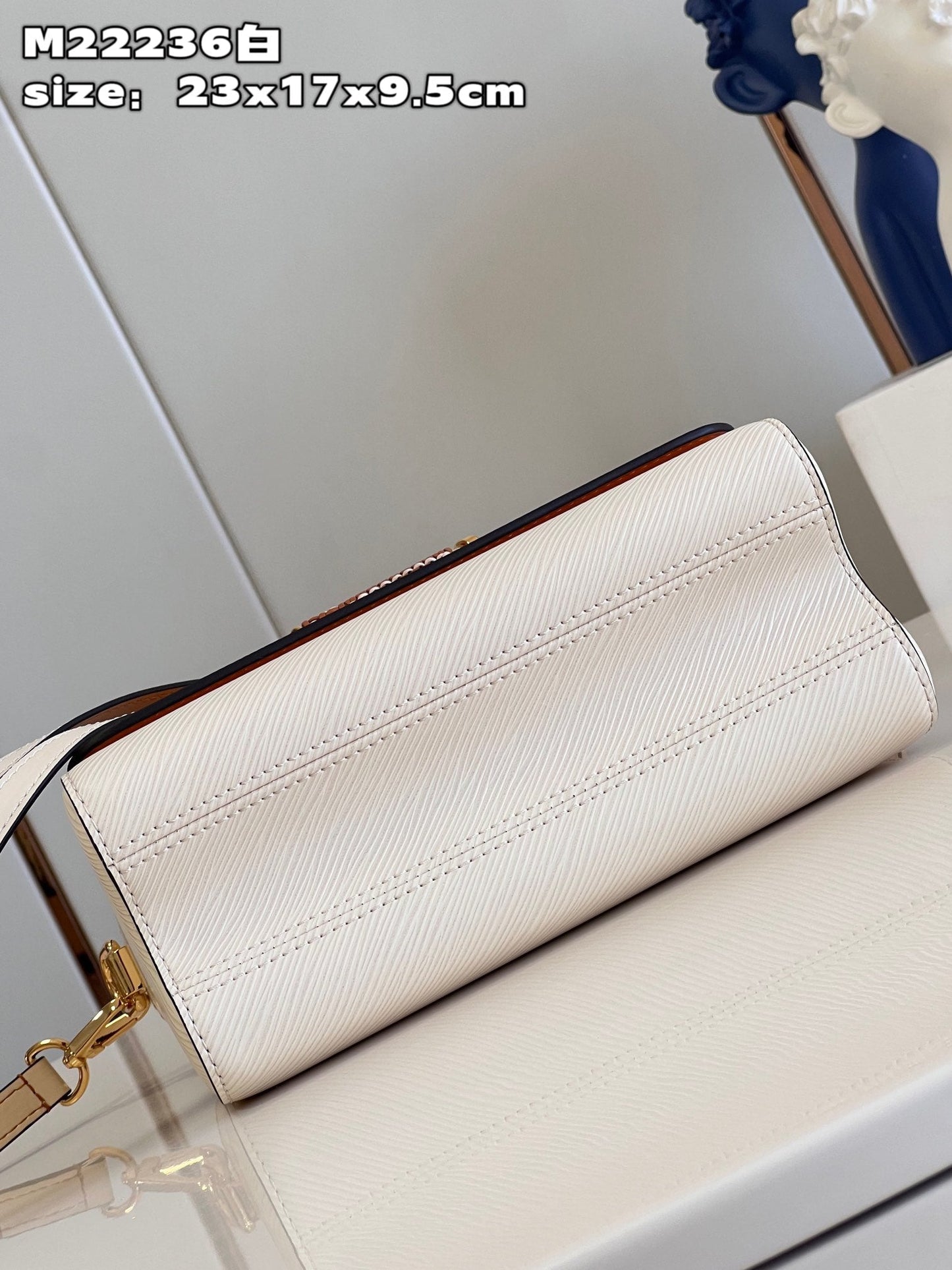 Luxury Twist MM Epi Bag White Quartz - 23 x 17 x 9.5 cm