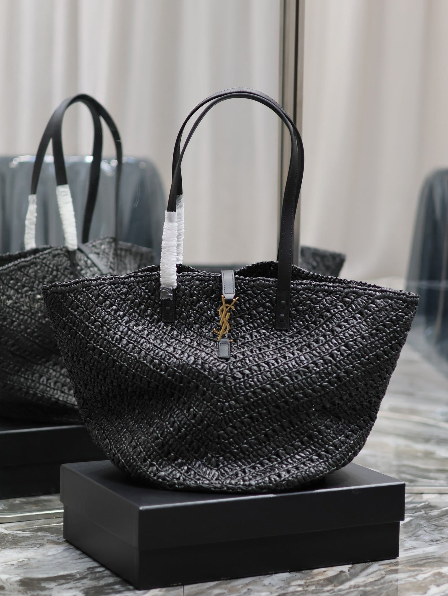 luxury PANIER MEDIUM IN RAFFIA AND VEGETABLE-BLACK LEATHER
