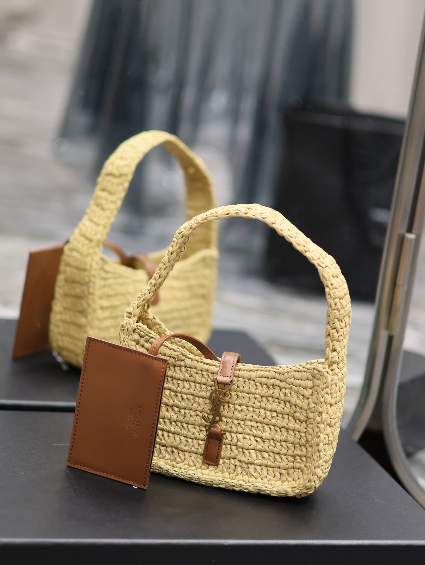 luxury Le 5 ¨¤ 7 Mini In Raffia Beige - 19 X 11.5 X 4.5 CM