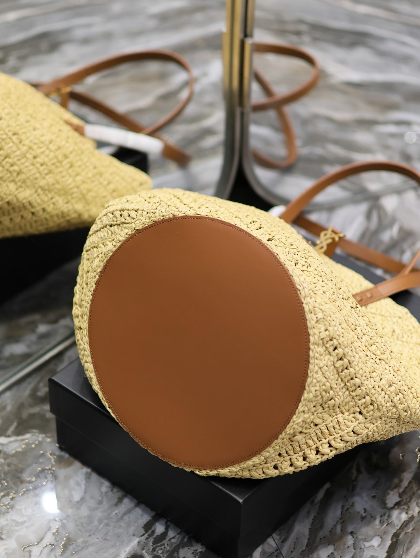 luxury PANIER MEDIUM IN RAFFIA AND VEGETABLE-TANNED LEATHER