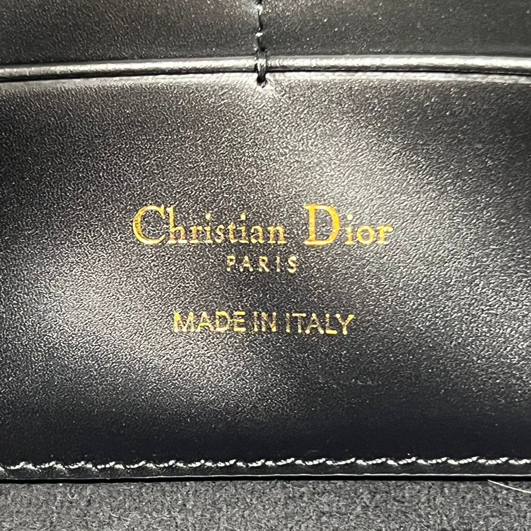 luxury Bobby Wallet on Chain East West Black - 21.5¡Á12¡Á4cm