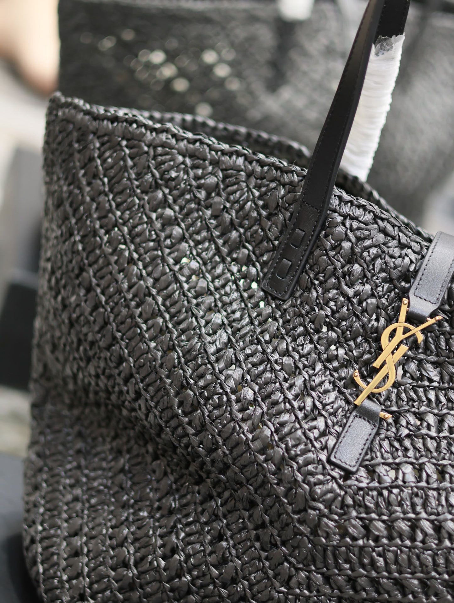 luxury PANIER MEDIUM IN RAFFIA AND VEGETABLE-BLACK LEATHER