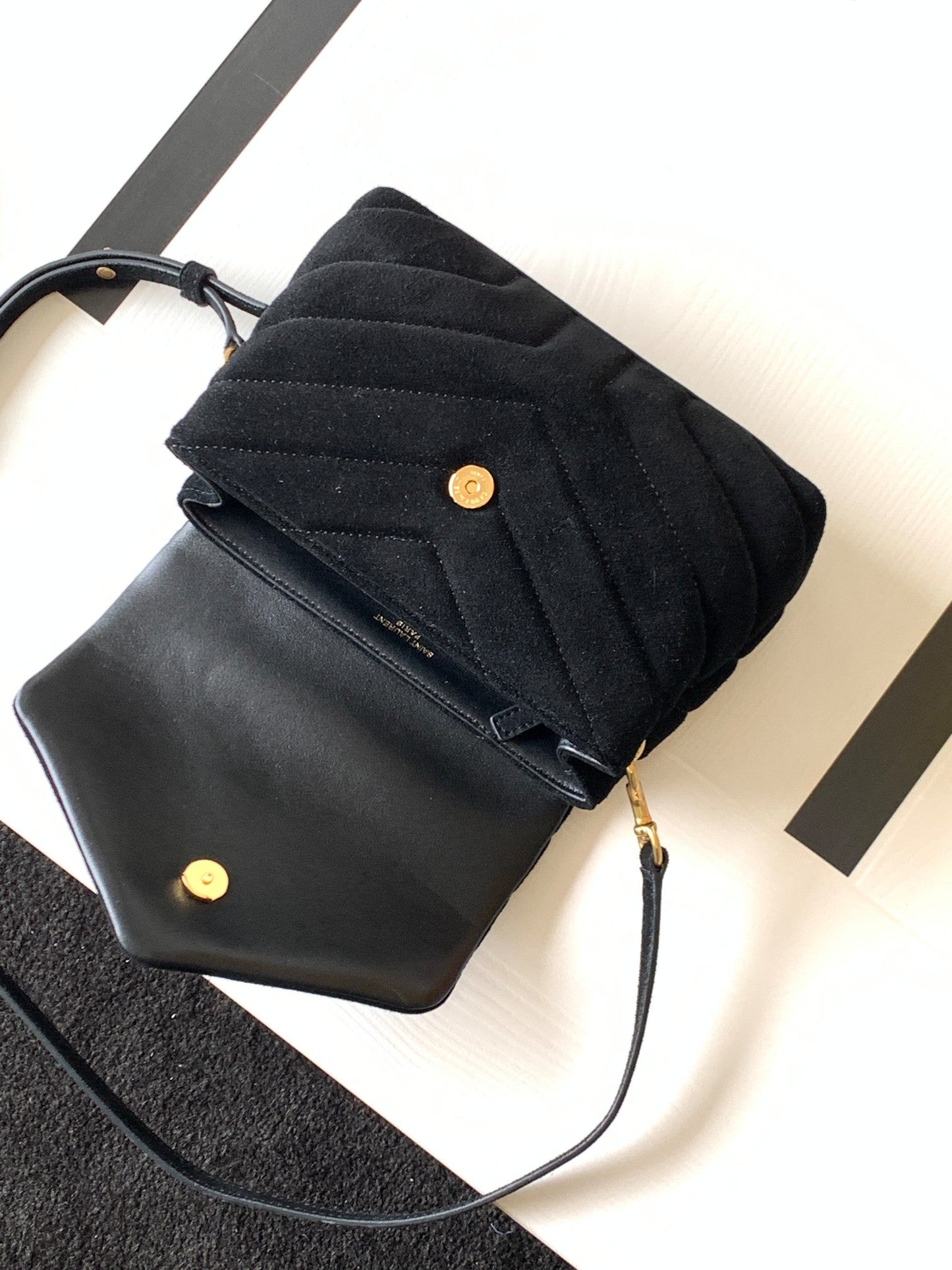 luxury Loulou 20 Black Velvet 20x14x7cm