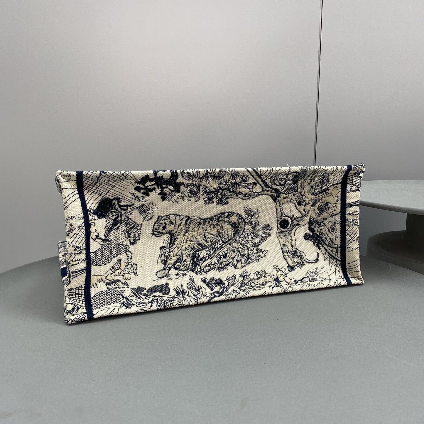 luxury Book Tote Large Blue Toile de Jouy Embroider - 42 x 35 x 18.5 cm