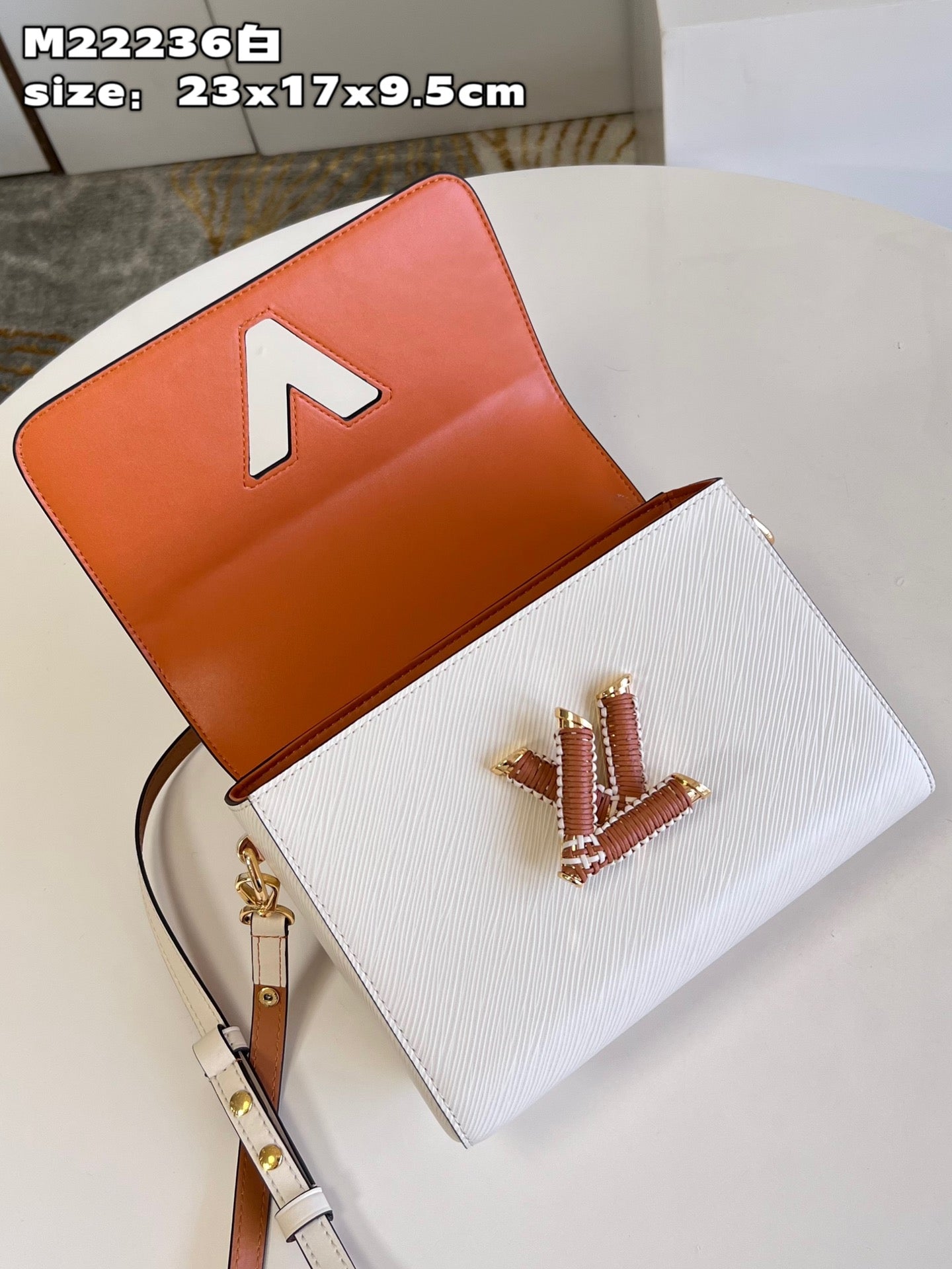 Luxury Twist MM Epi Bag White Quartz - 23 x 17 x 9.5 cm