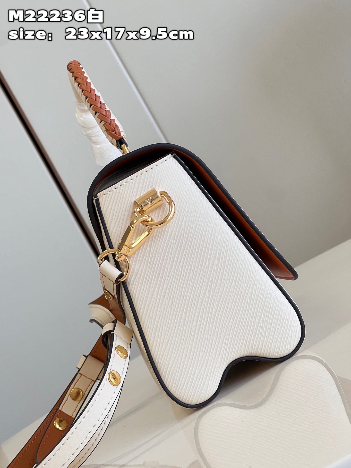 Luxury Twist MM Epi Bag White Quartz - 23 x 17 x 9.5 cm