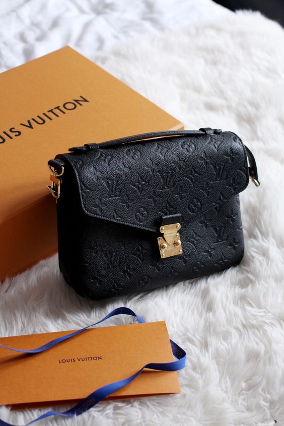 Luxury Pochette Metis Bag
