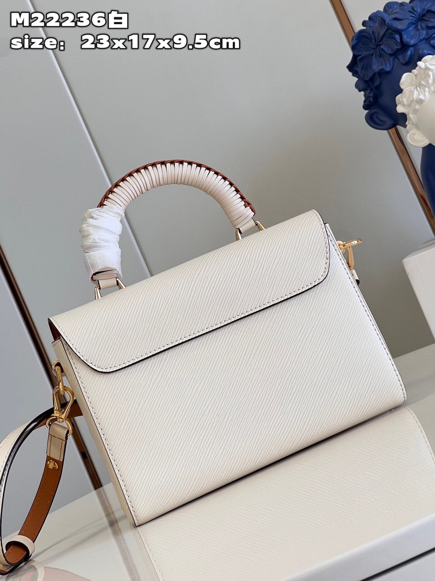 Luxury Twist MM Epi Bag White Quartz - 23 x 17 x 9.5 cm