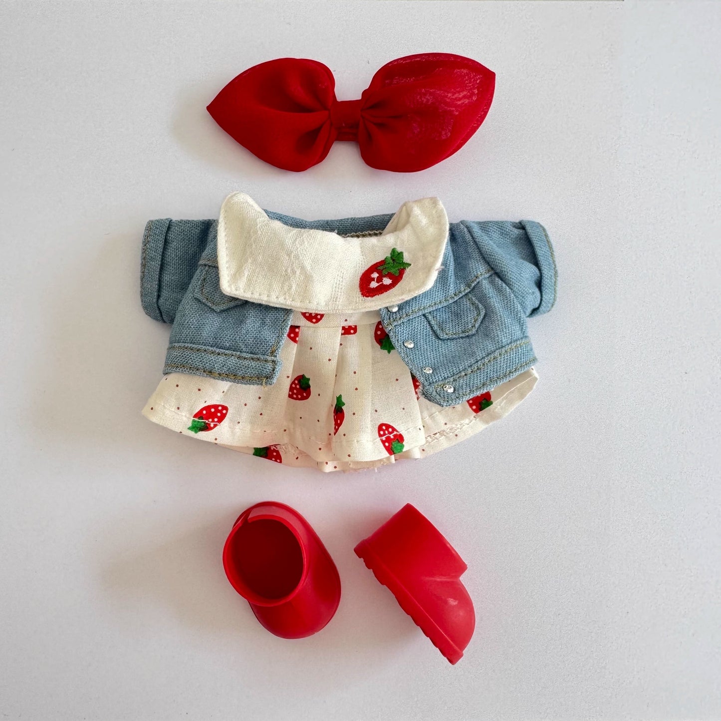 Labubo Clothing Keychain Labubo Clothes Denim jacket + strawberry skirt + hair bow Macaron Clothes for Labubo