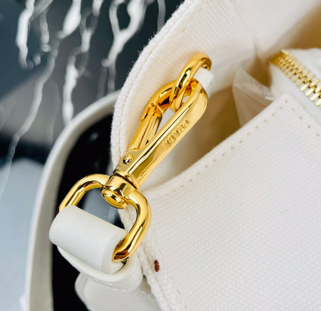 luxury Bucket Handle Bag 1BG835 02