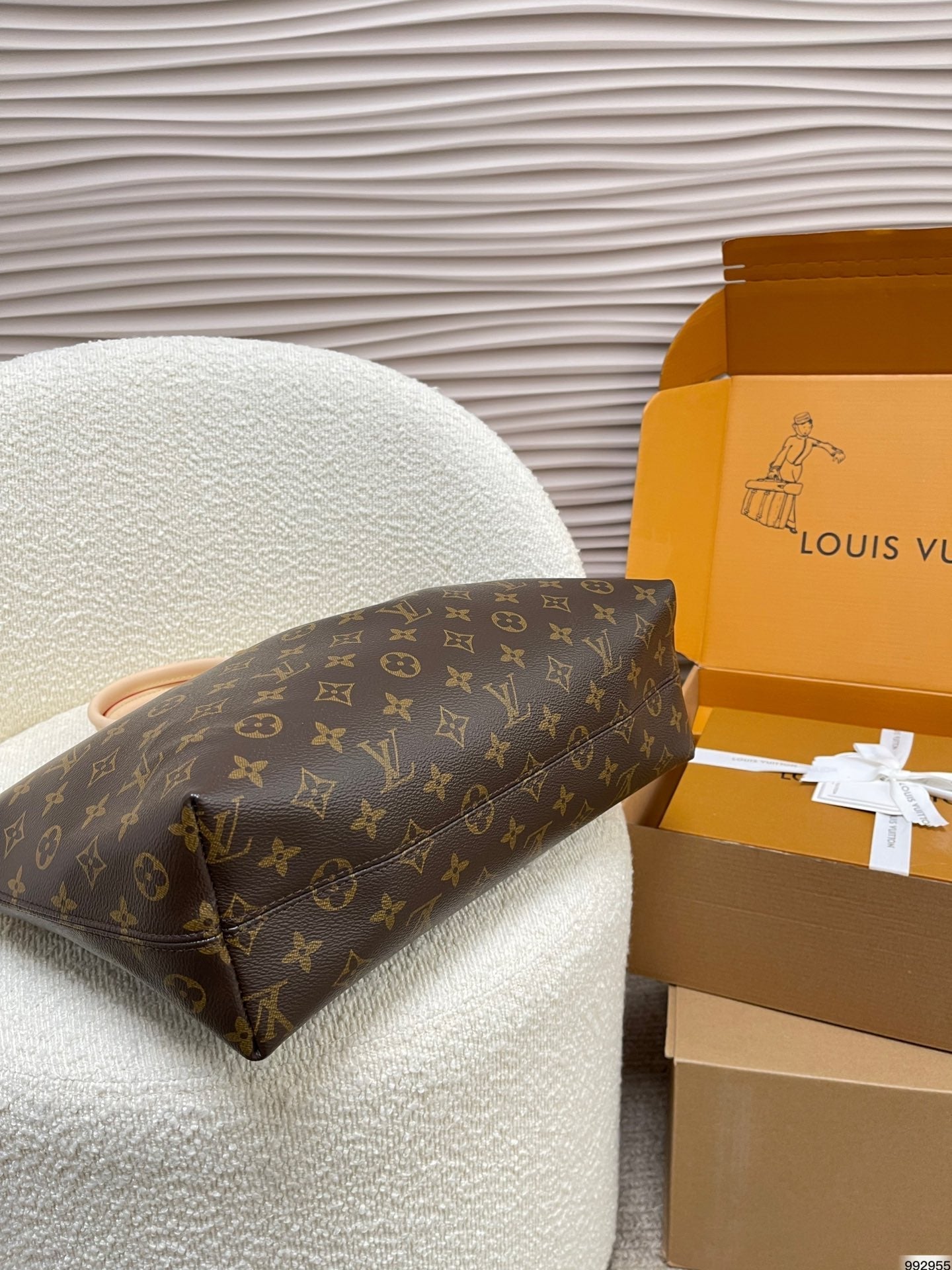 Luxury 21st Century Monogram Boetie PM satchel 32 x 13 x 29 cm