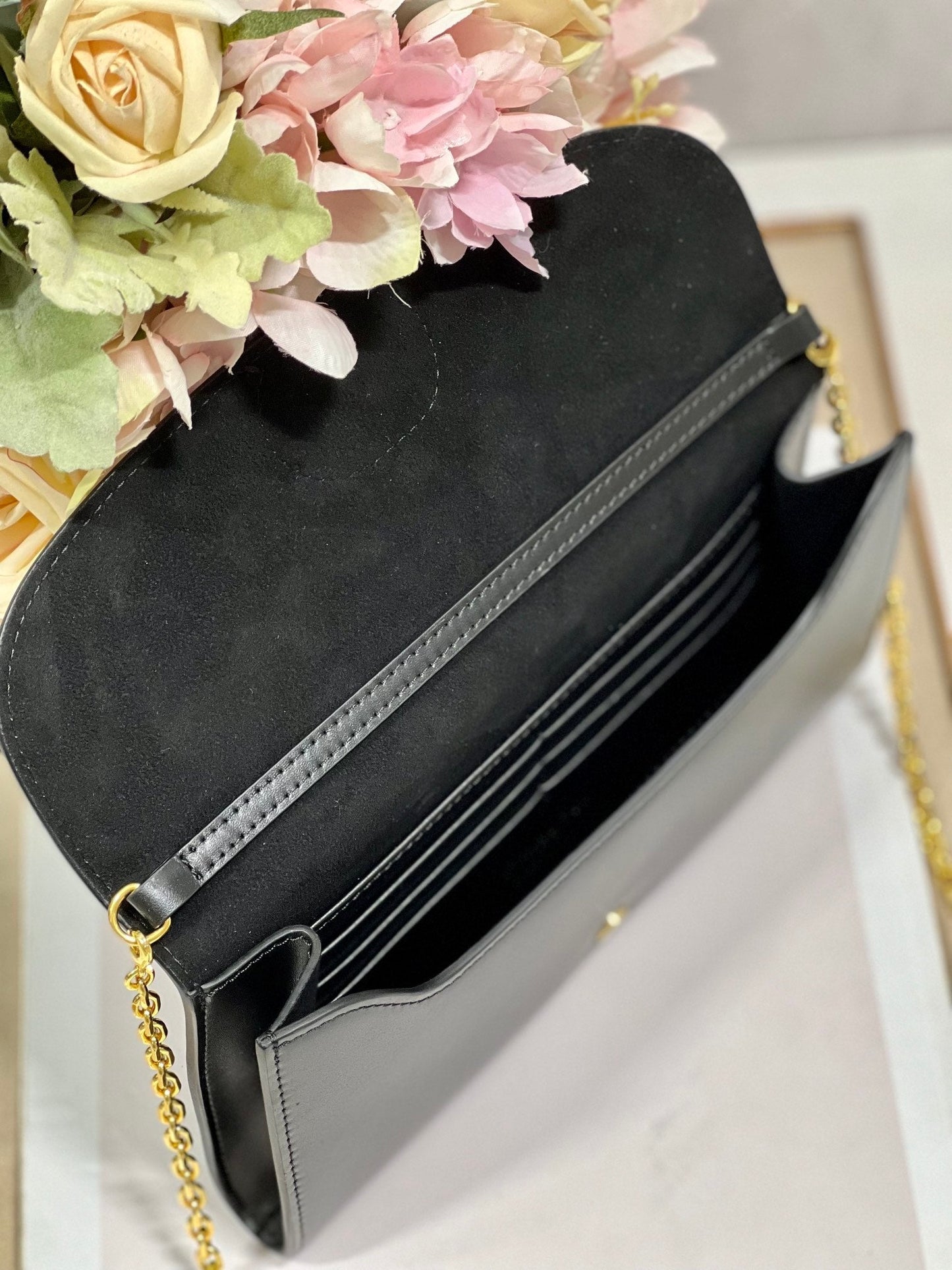 luxury Bobby Wallet on Chain East West Black - 21.5¡Á12¡Á4cm