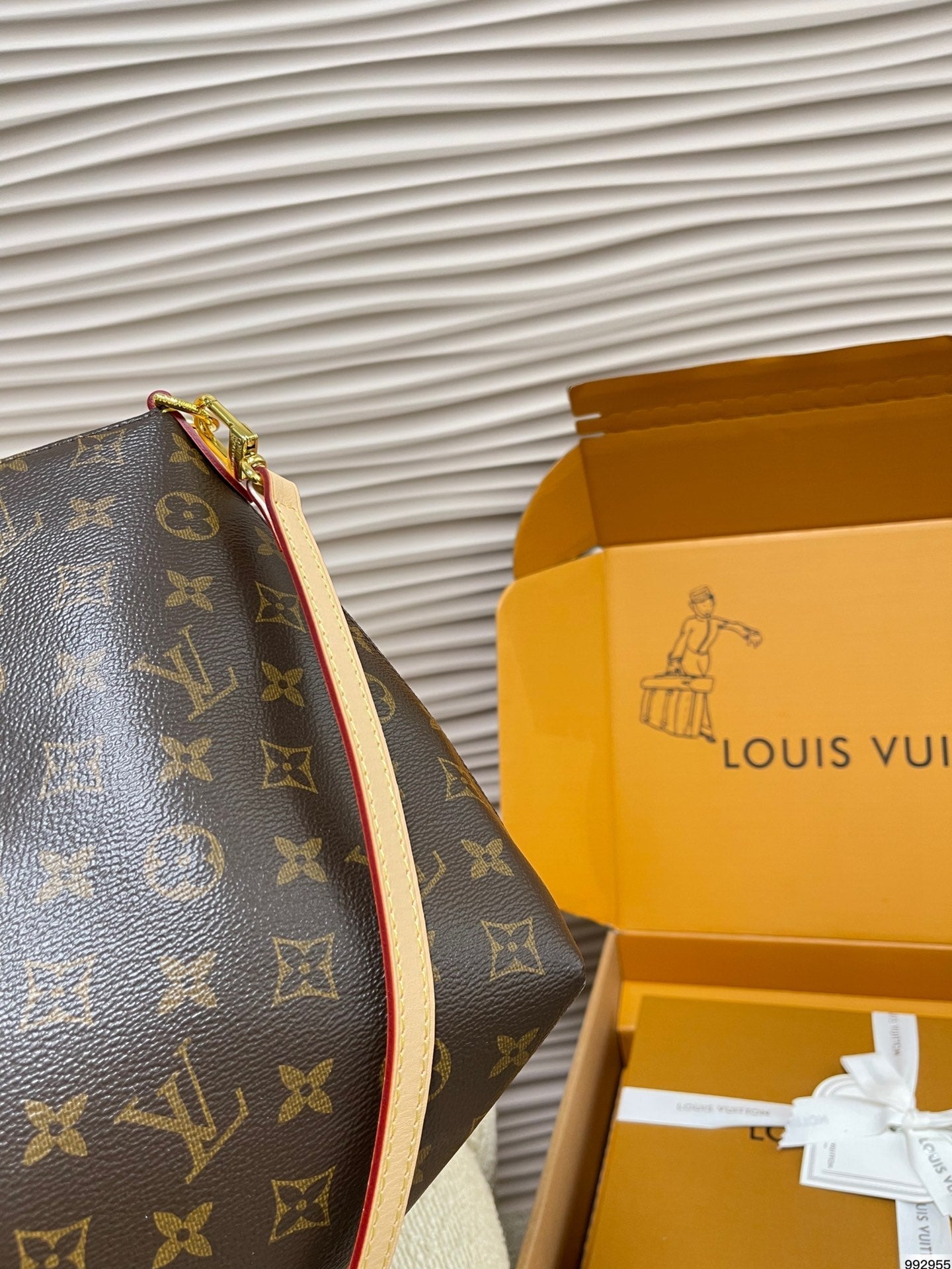Luxury 21st Century Monogram Boetie PM satchel 32 x 13 x 29 cm