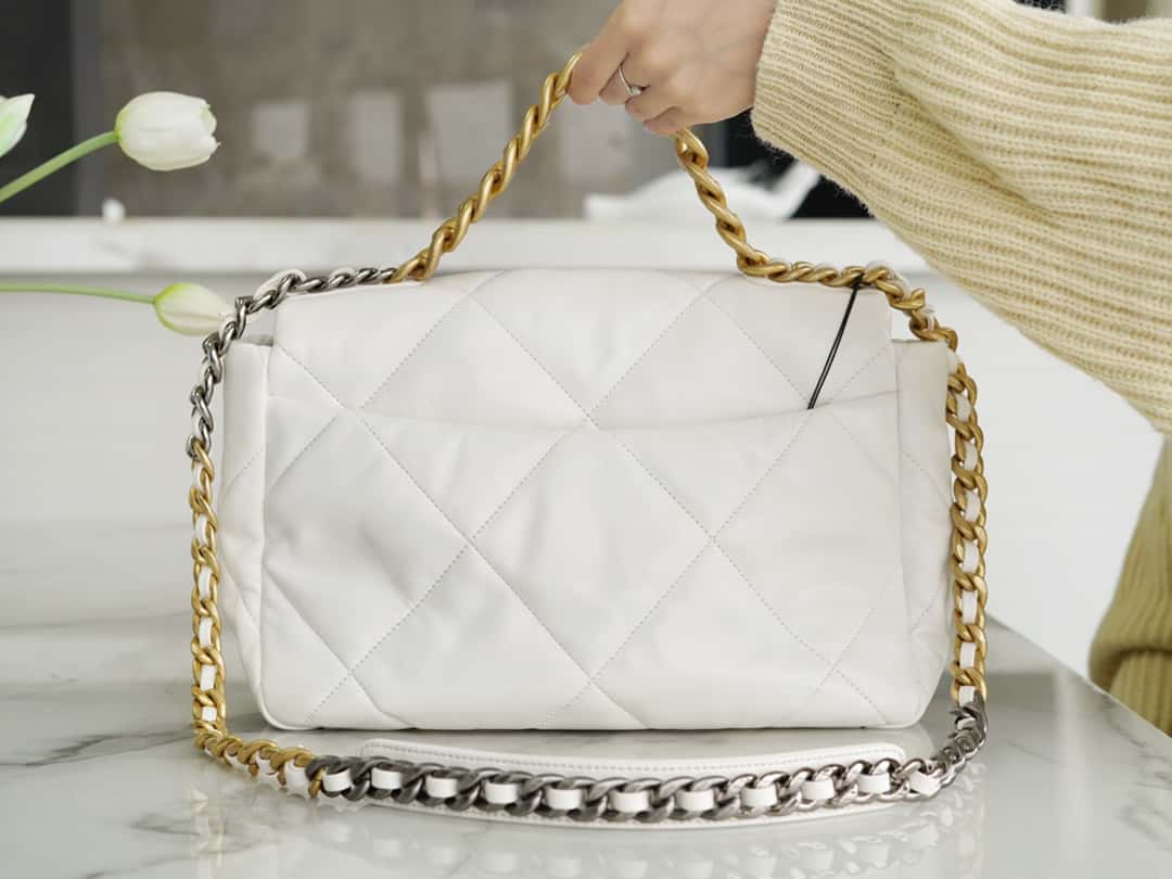 luxury 19 Large Handbag Lambskin Gold AS1161 White