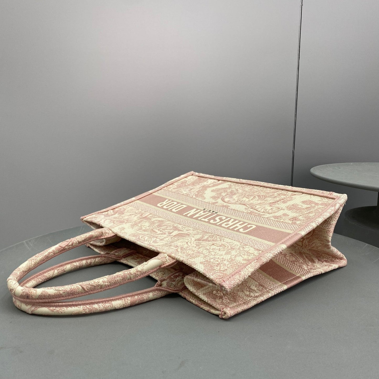 luxury Book Tote MediumPink Toile de Jouy Embroider - 36 x 27.5 x 16.5 cm