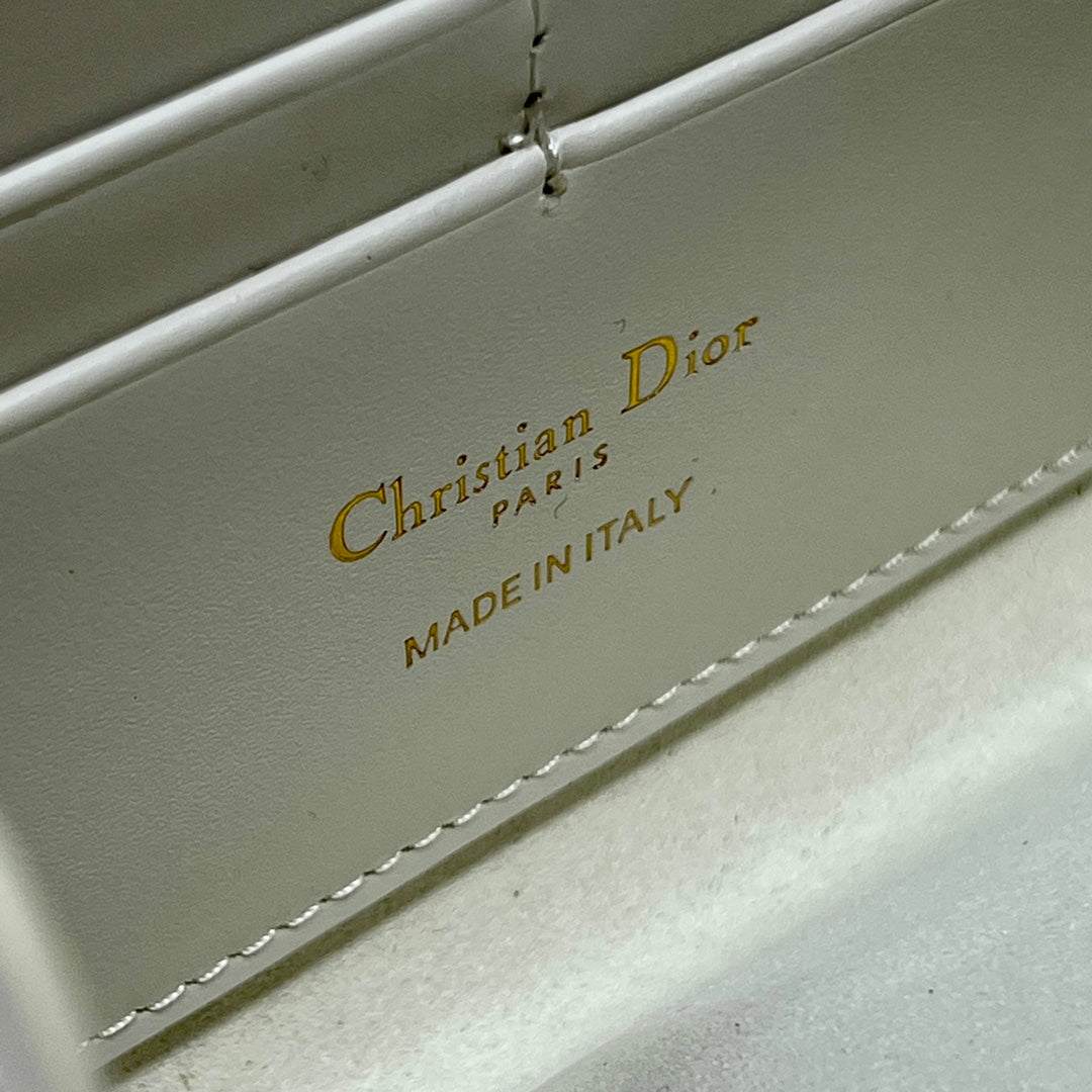 luxury Bobby Wallet on Chain East West White - 21.5¡Á12¡Á4cm