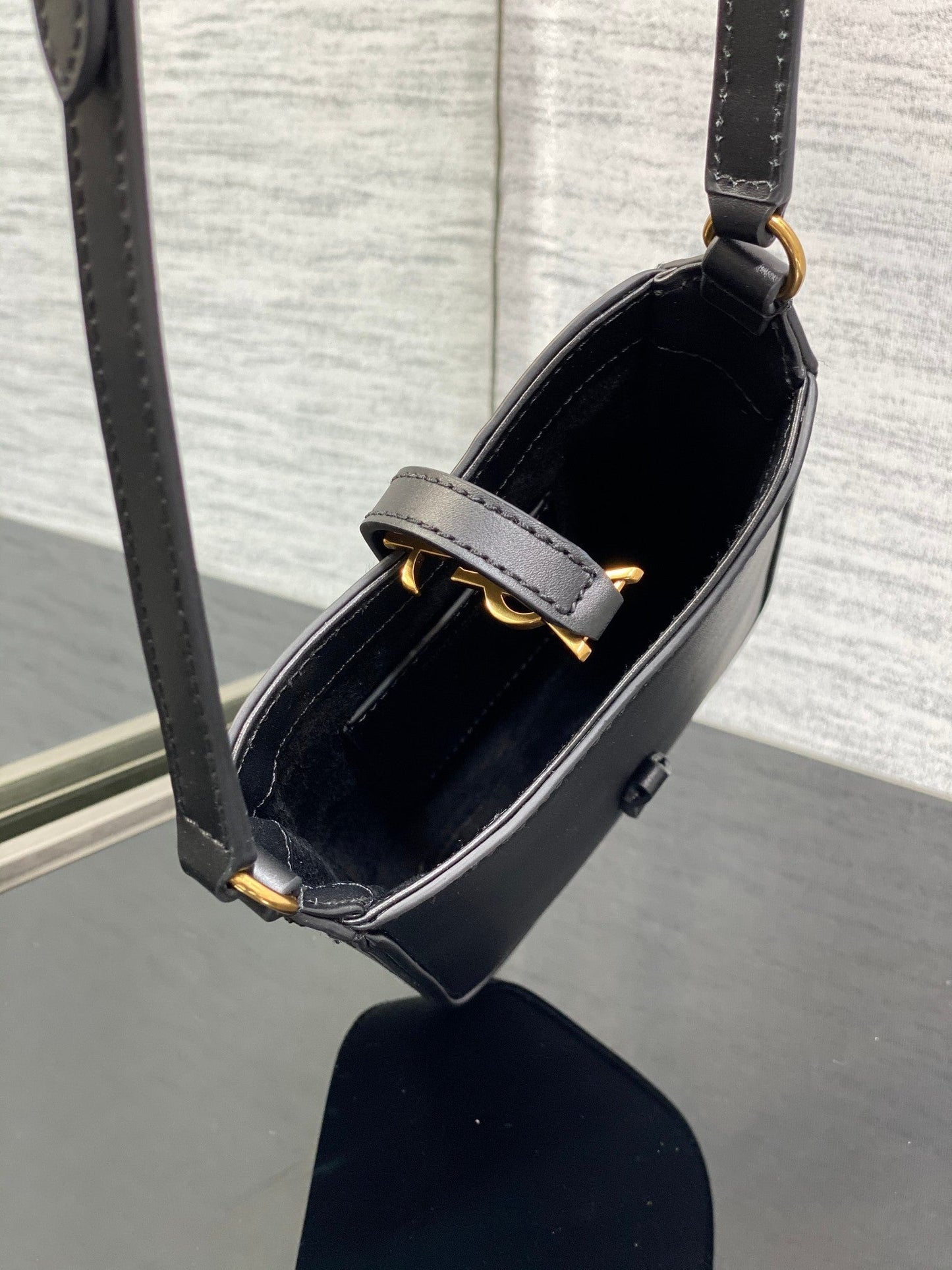 luxury Le 5 A 7 Mini Black Bag - 13x20x4cm