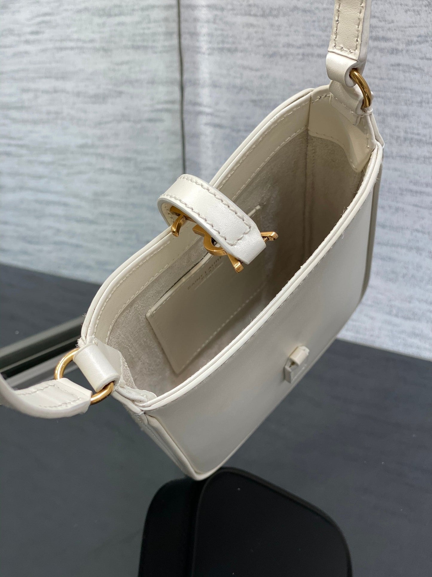 luxury Le 5 A 7 Mini White Bag - 13x20x4cm