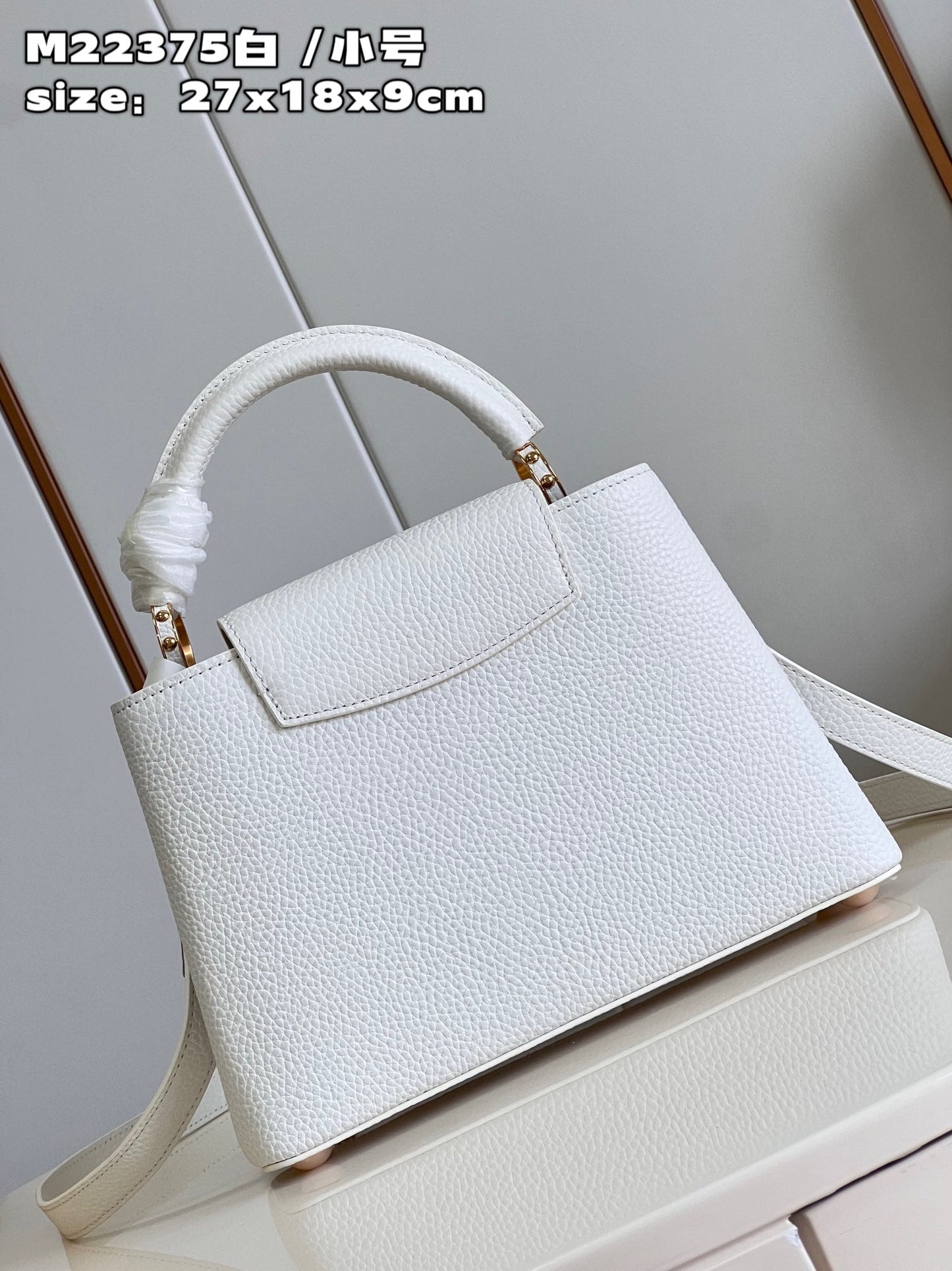 Luxury Capucines MM White Flower Strap - 31.5 x 20 x 11 cm