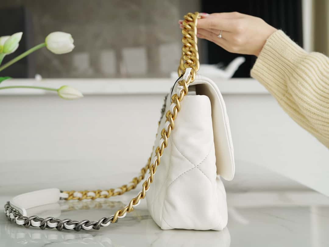 luxury 19 Large Handbag Lambskin Gold AS1161 White