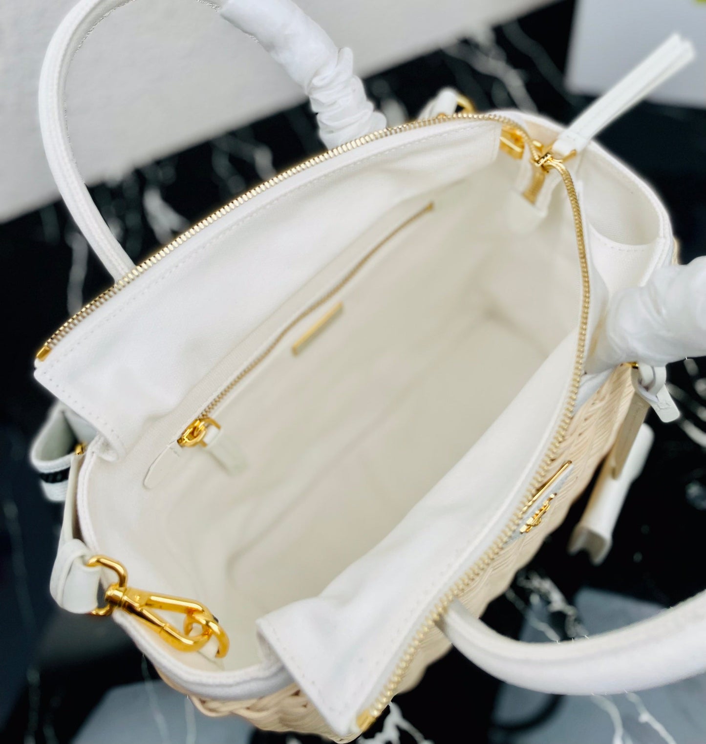 luxury Bucket Handle Bag 1BG835 02