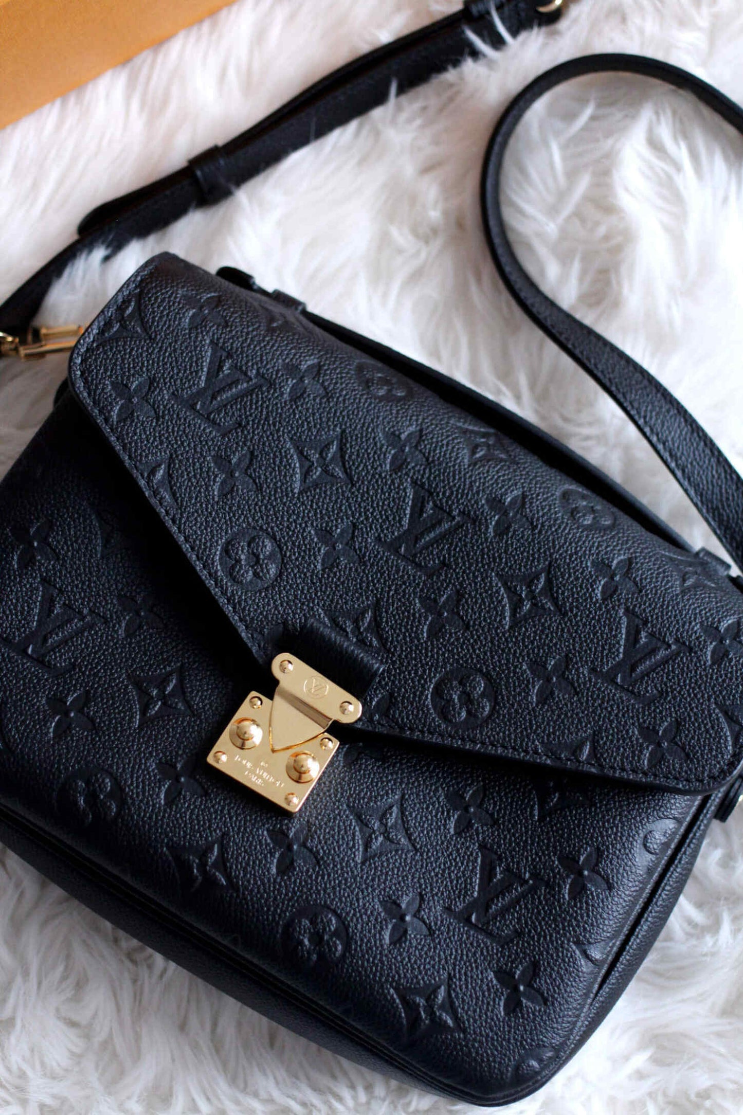 Luxury Pochette Metis Bag