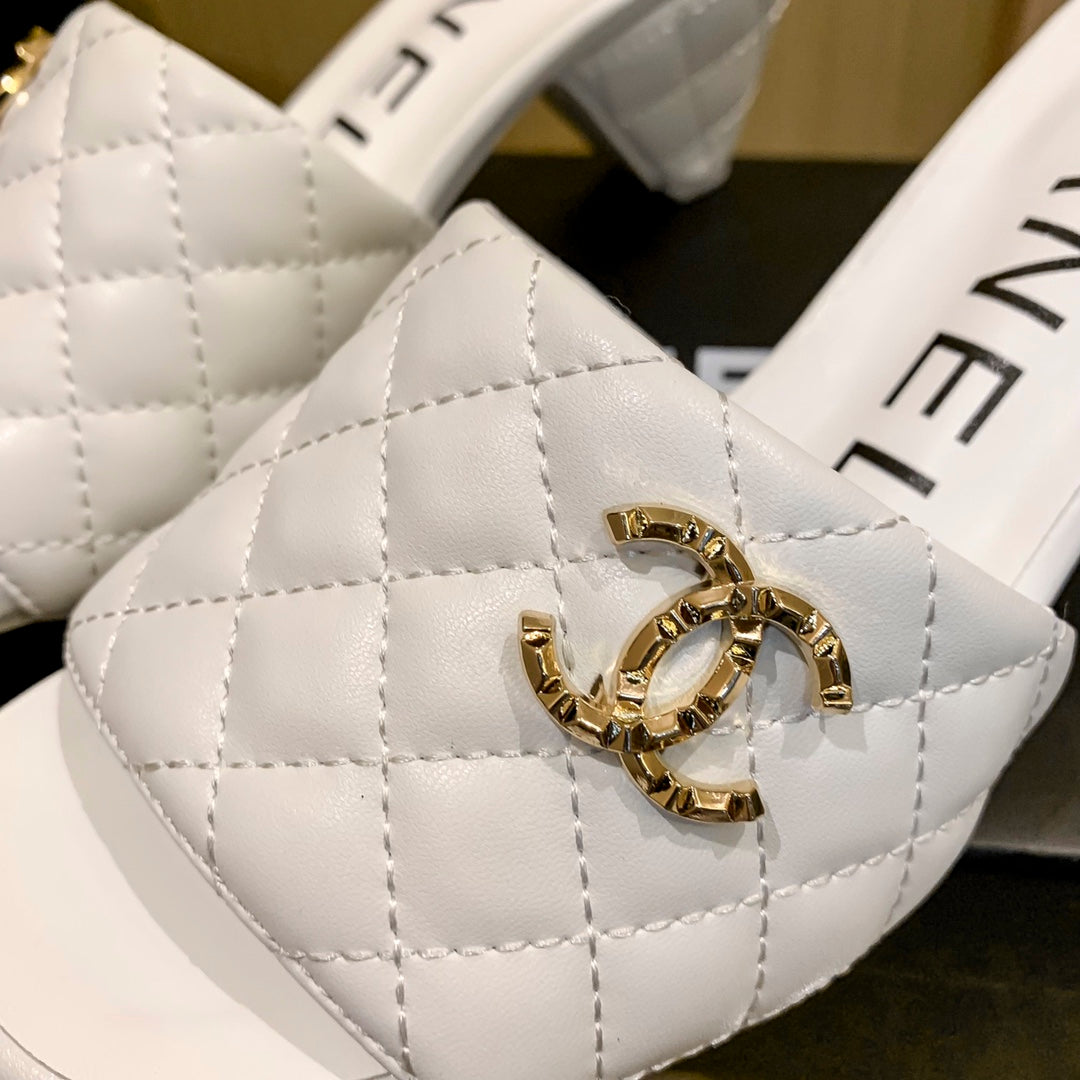 Diamond Leather Triangle Heel Tofflor