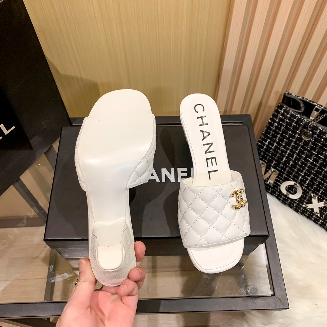 Diamond Leather Triangle Heel Tofflor