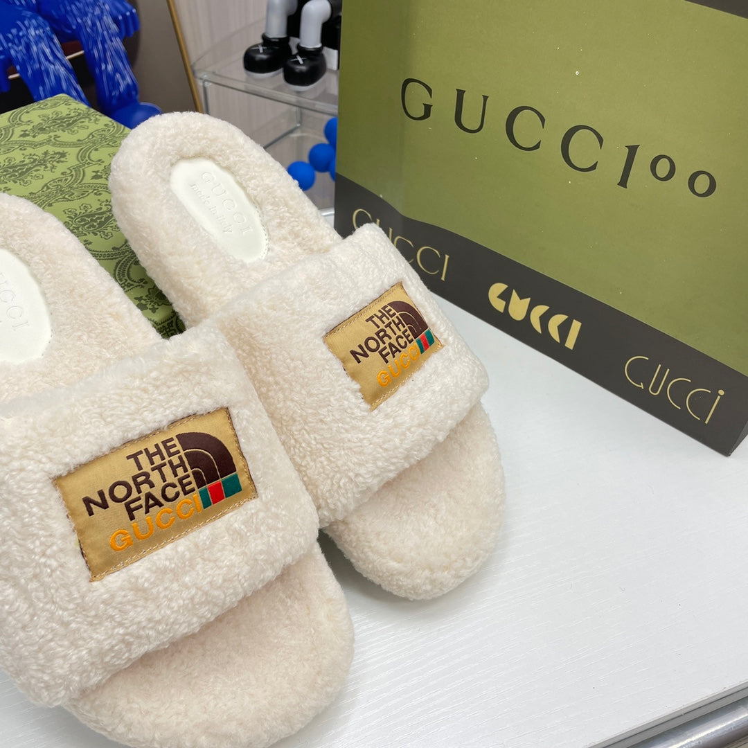 Trendy vlněné pantofle společné značky