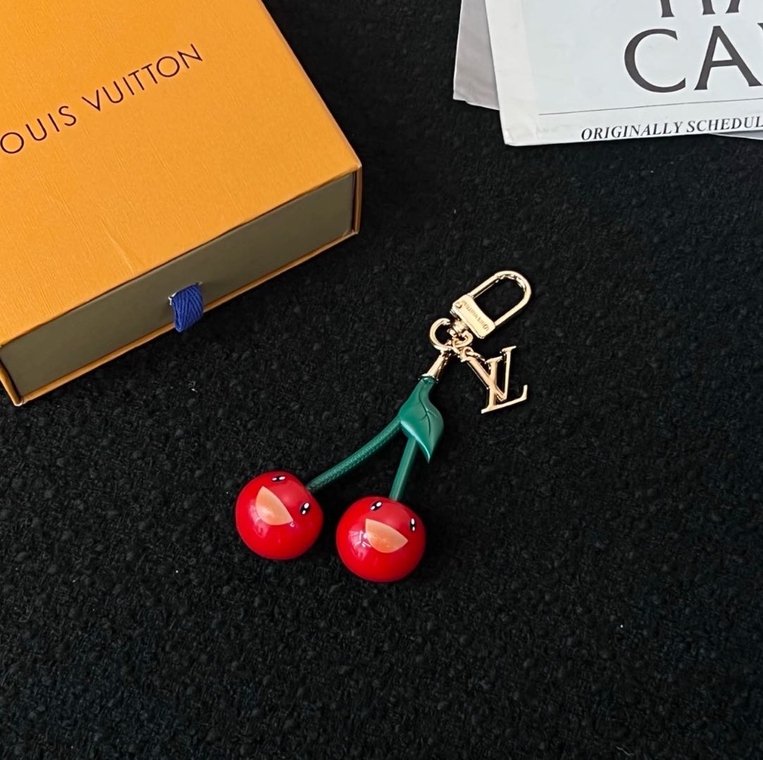 🌟 Portachiavi L$V Cherry: carino e lussuoso, tutto in uno 🍒✨