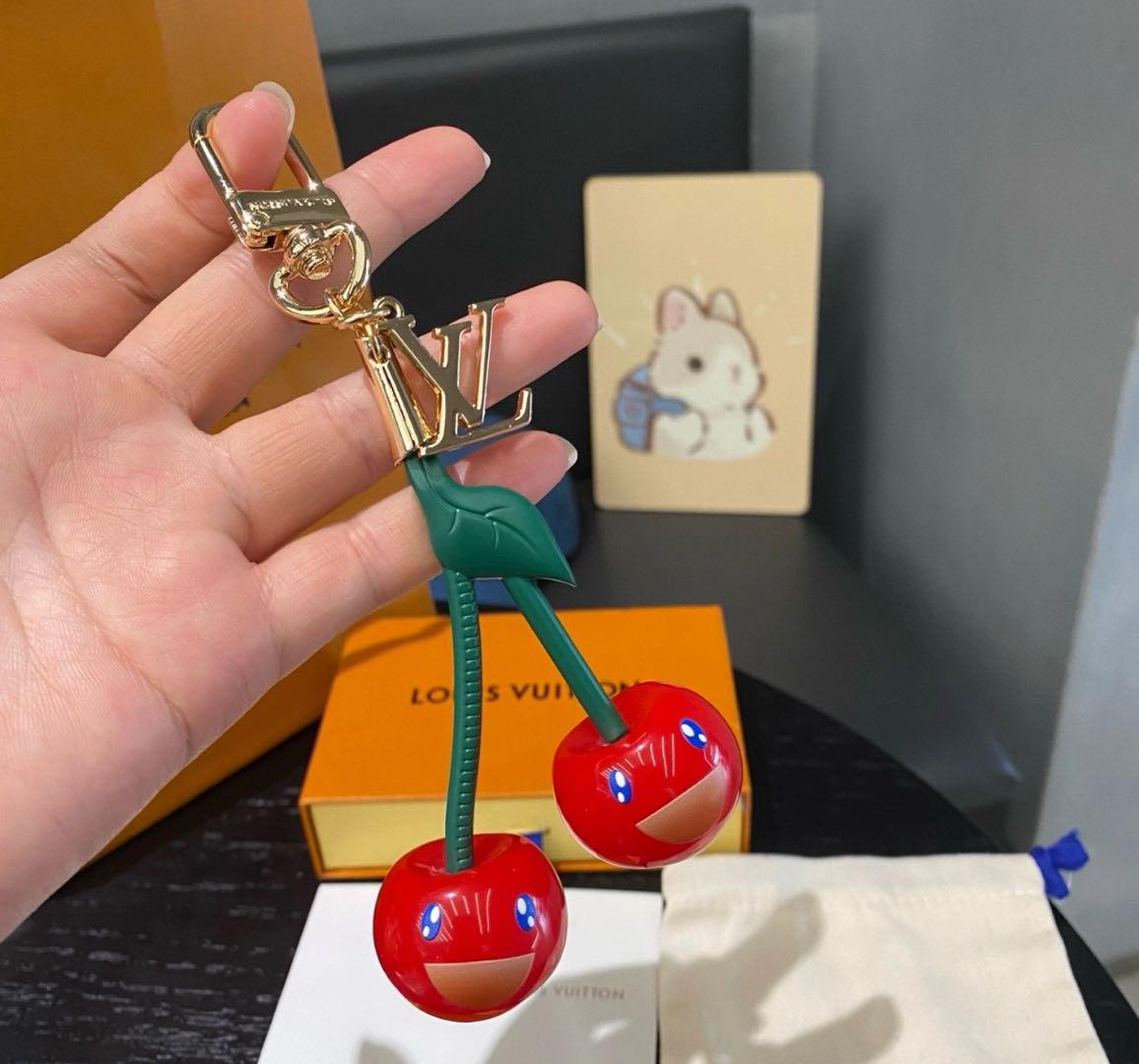 🌟 Portachiavi L$V Cherry: carino e lussuoso, tutto in uno 🍒✨
