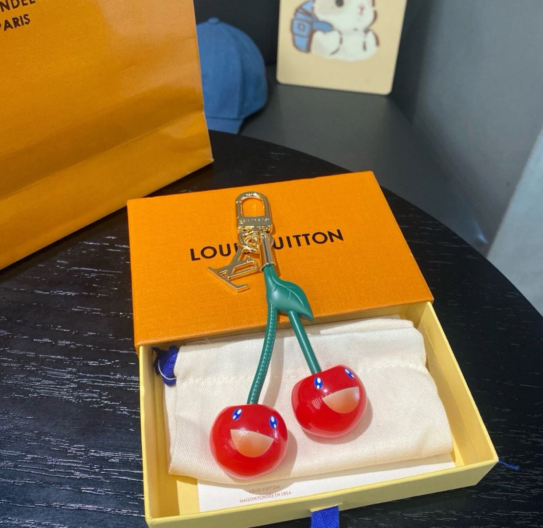 🌟 Portachiavi L$V Cherry: carino e lussuoso, tutto in uno 🍒✨