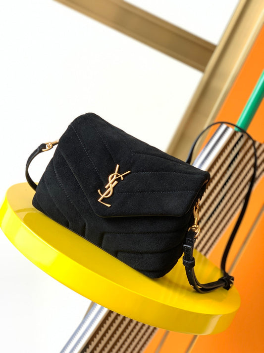 luxury Loulou 20 Black Velvet  20x14x7cm